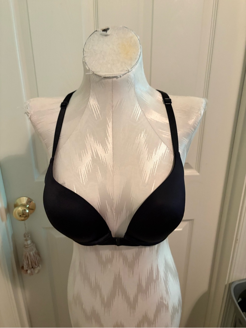 Victoria's Secret  Very Sexy 34 D new racerback Black Front-Closure yummy Bra